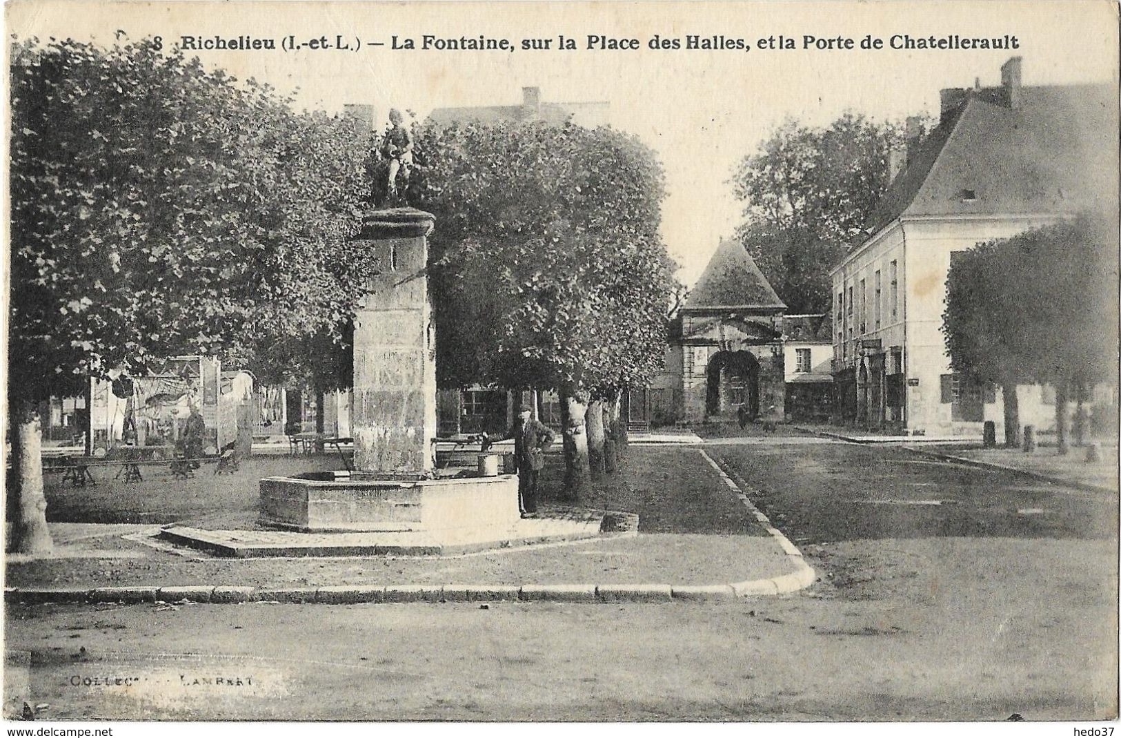 Richelieu - La Fontaine, Sur La Place Des Halles, Et La Porte De Châtellerault - Autres & Non Classés