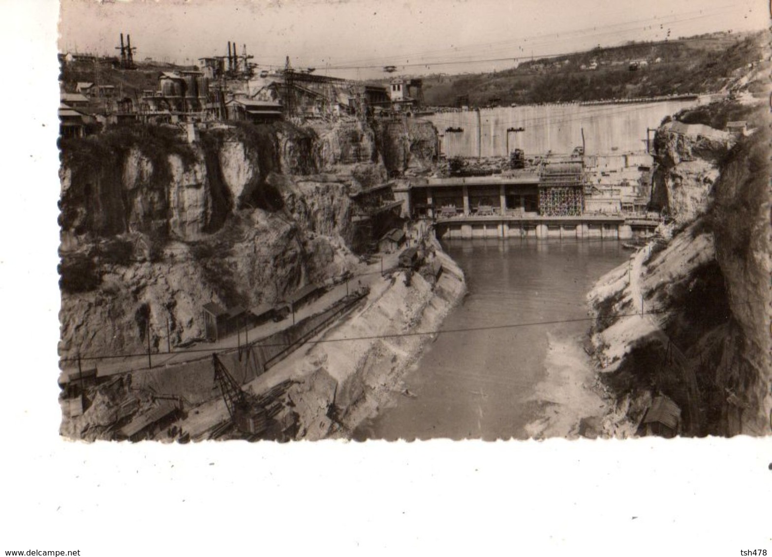 01----Barrage De GENISSIAT--vue De L'usine Et Du Canal De Fuite--voir  2 Scans - Génissiat