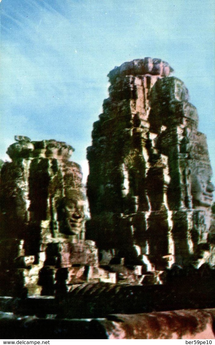 CAMBODGE HEADS ON A TOWER AT BAYON ANGKOR WAT - Cambodia