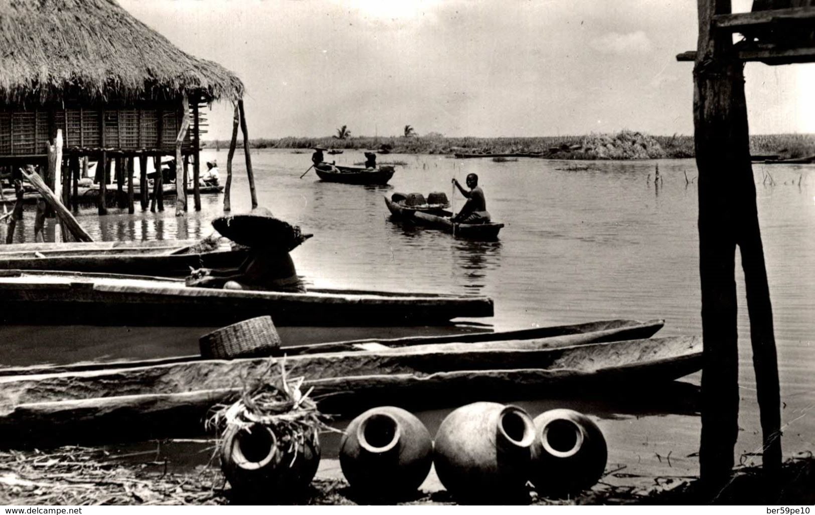 AFRIQUE NOIRE VILLAGE AU BORD DE LA RIVIERE - Non Classés