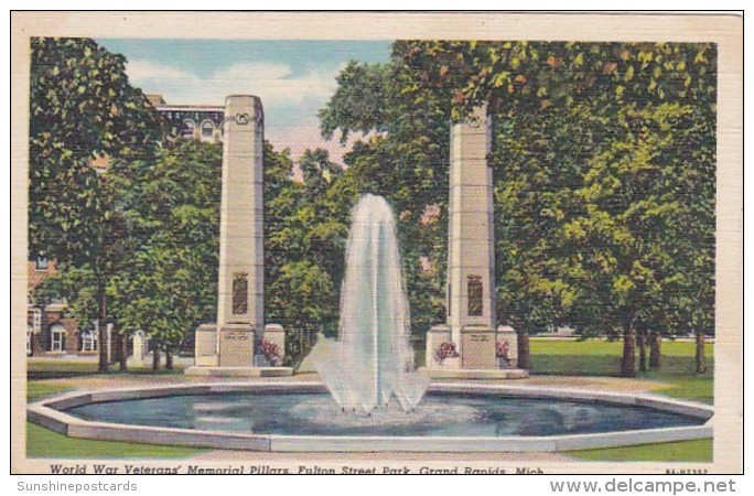 Michigan Grand Rapids World War Veterans Memorial Pillar Fulton Street Park Curteich - Grand Rapids