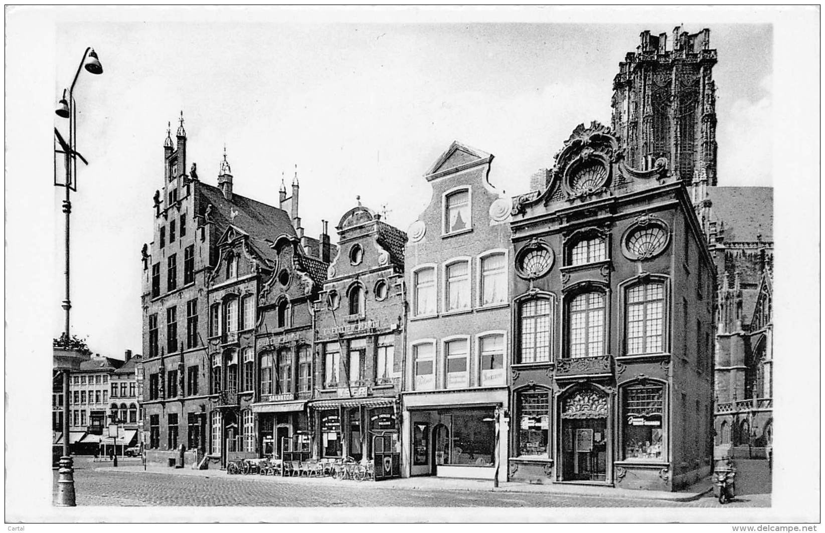 MECHELEN - Grote Markt.  Oude Huizen En Telegraafkantoor. - Mechelen