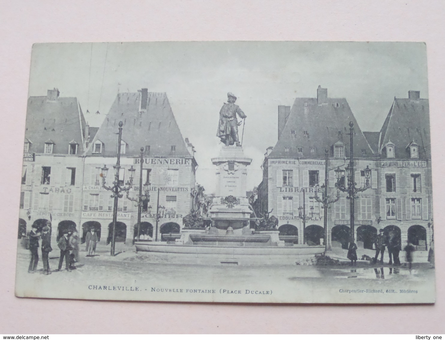 Nouvelle Fontaine ( Place Ducale ) ( Charpentier-Richard ) Anno 19?? ( Voir Photo Svp ) !! - Charleville