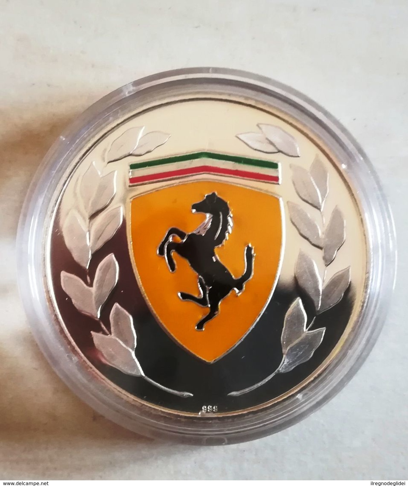 MEDAGLIA CELEBRATIVA LA FERRARI CAMPIONE DEL MONDO 2003 SMALTO E ARGENTO 999/1000 + ASTUCCIO GR. 17 DIAM 35mm - Autres & Non Classés