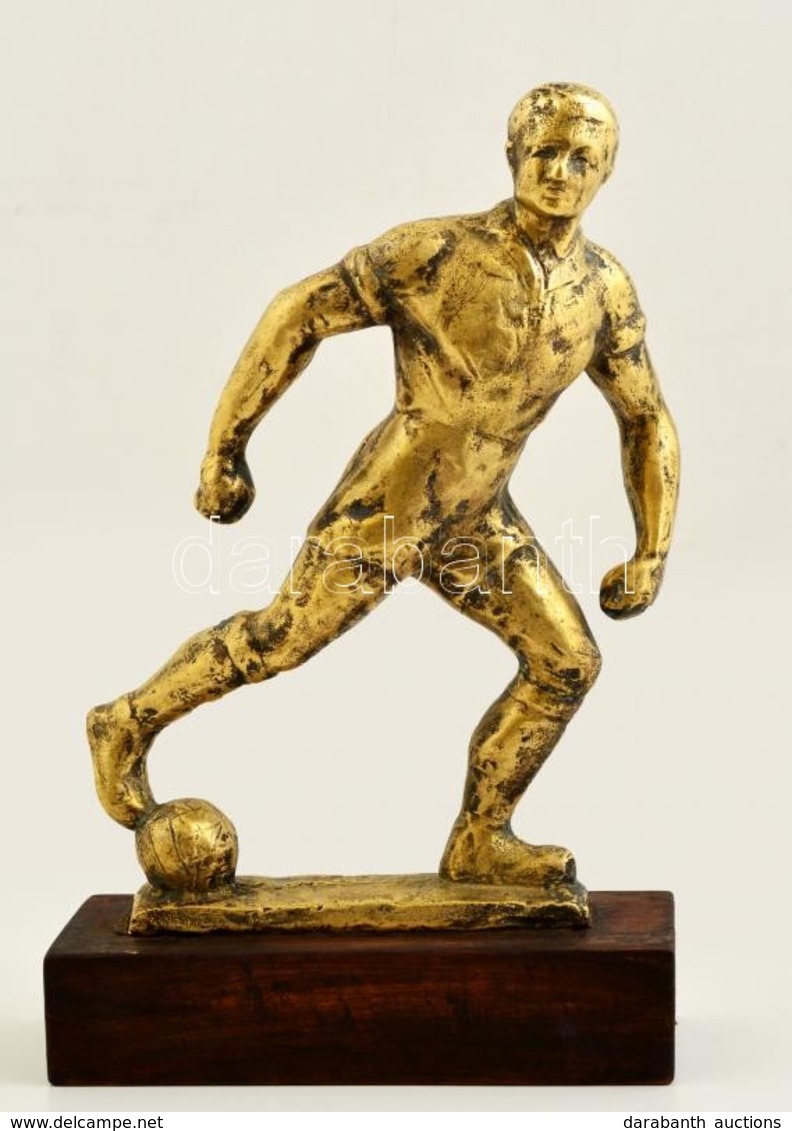 Gyenes Tamás (1920-1963): Futballista. Réz, Jelzett, Fa Talapzaton, M: 28 Cm - Andere & Zonder Classificatie