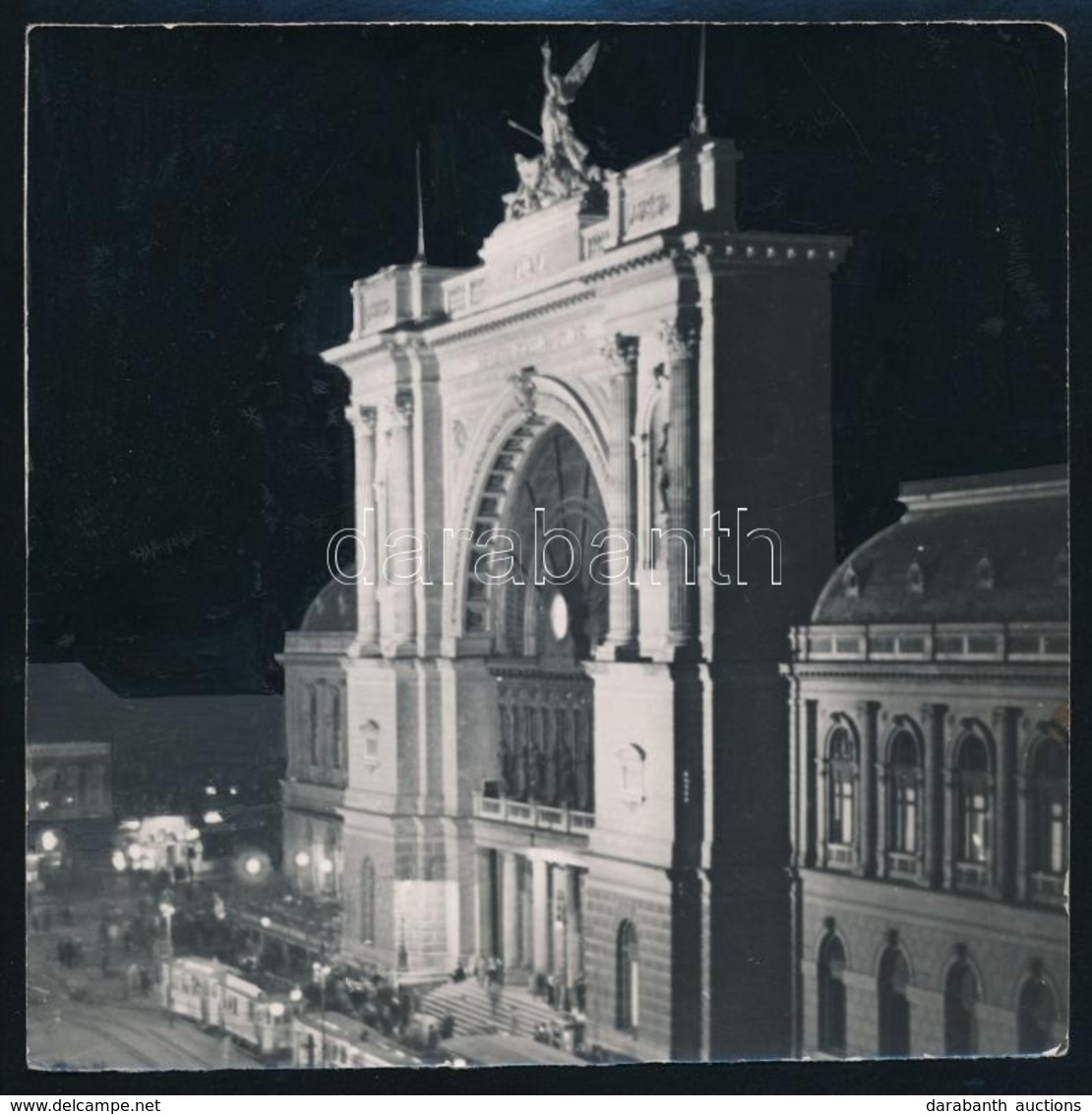 Cca 1938 Vadas Ernő (1899-1962): Budapest, Keleti Pályaudvar, Hátoldalon Feliratozott Fotó, A Hungária Magazin Pecsétjév - Other & Unclassified