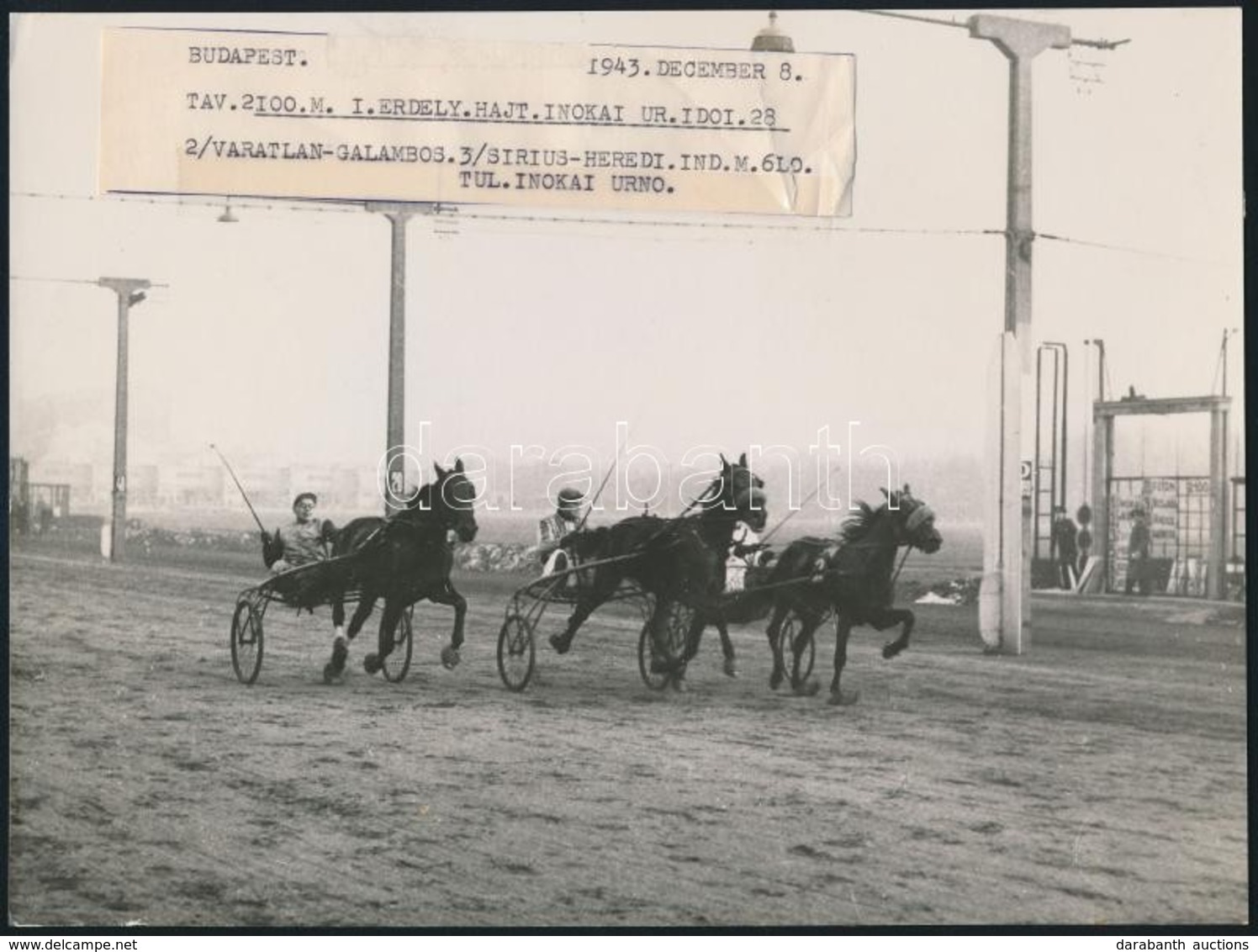 1943 Budapest, A Kerepesi ügető Befutói, Hajtó: Inokai, Feliratozott Fotó, 17x23 Cm - Other & Unclassified