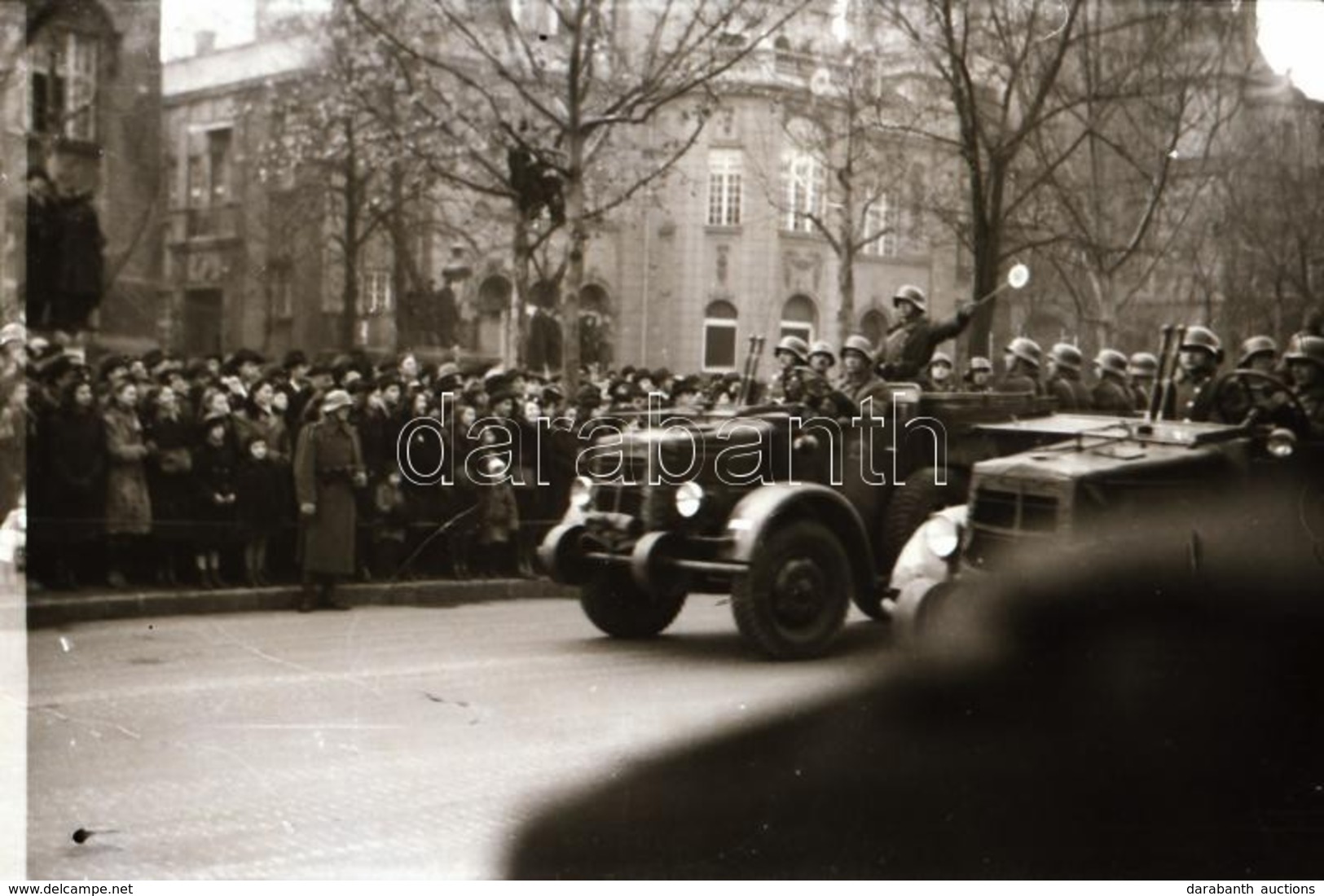 Cca 1944 Katonai Szállító Járművek, Katonai Felvonulás Zászlókkal Budapesten, 4 Db Szabadon Felhasználható Vintage Negat - Other & Unclassified