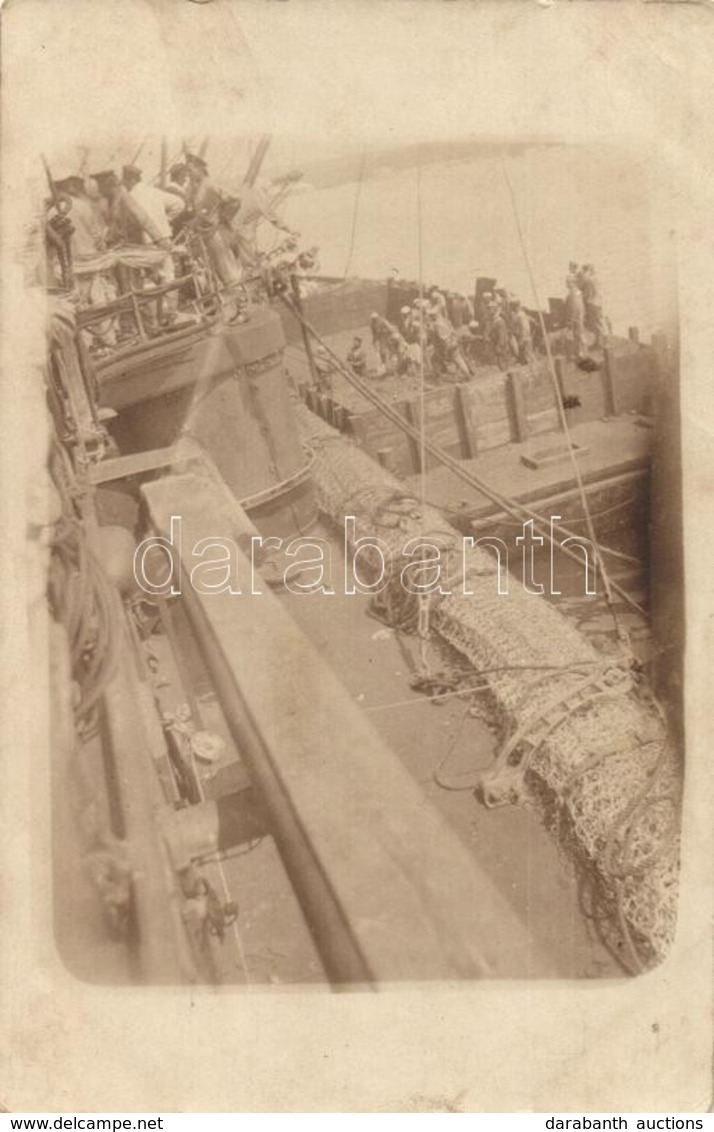 ** T2/T3 Szénrakodás Osztrák-magyar Csatahajóra / K.u.K. Kriegsmarine, Mariners During Coal Loading. Photo (fl) - Zonder Classificatie