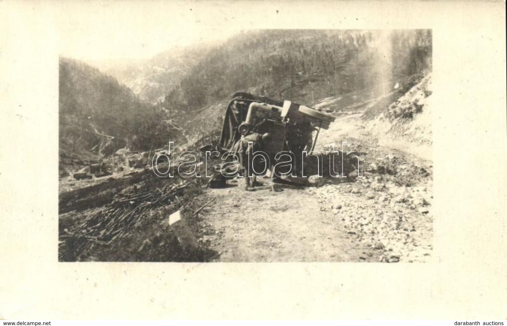 * T2/T3 1918 Kilőtt Teherkocsi / WWI Austro-Hungarian K.u.K. Soldier By A Destroyed Freight Car. Photo (EK) - Zonder Classificatie