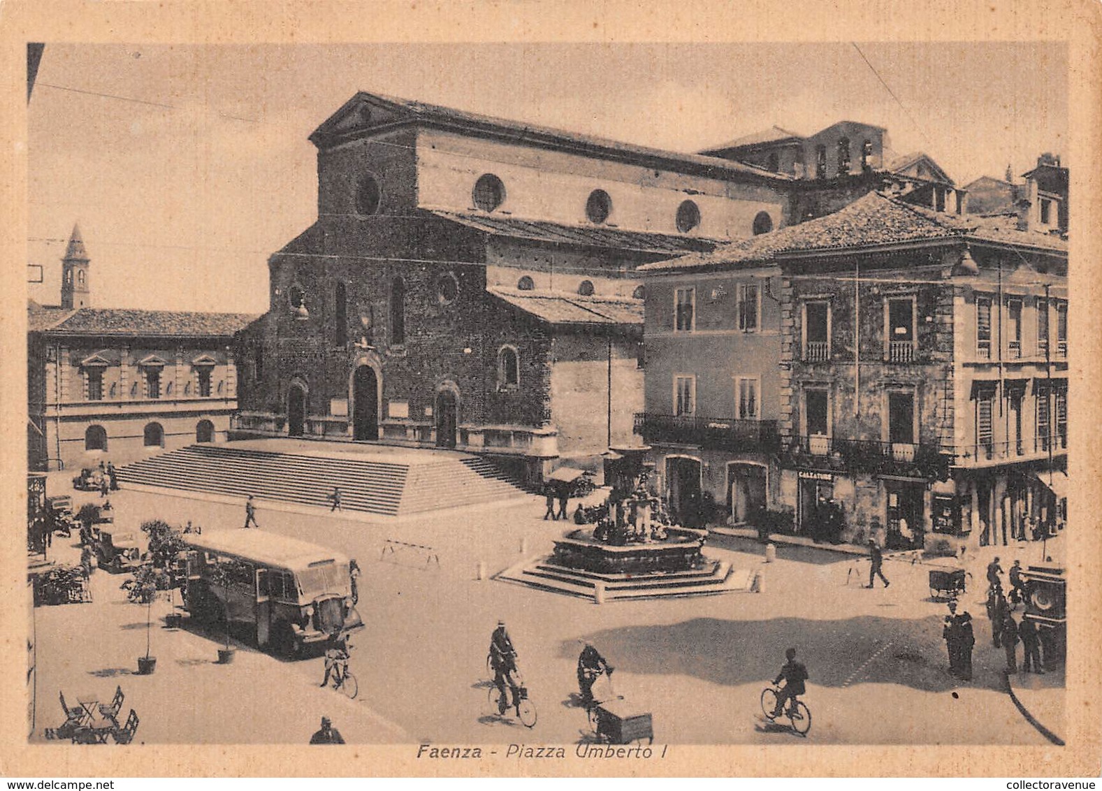 Cartolina Faenza Piazza Umberto I Animata Bicicletta Bus   (Ravenna) - Ravenna