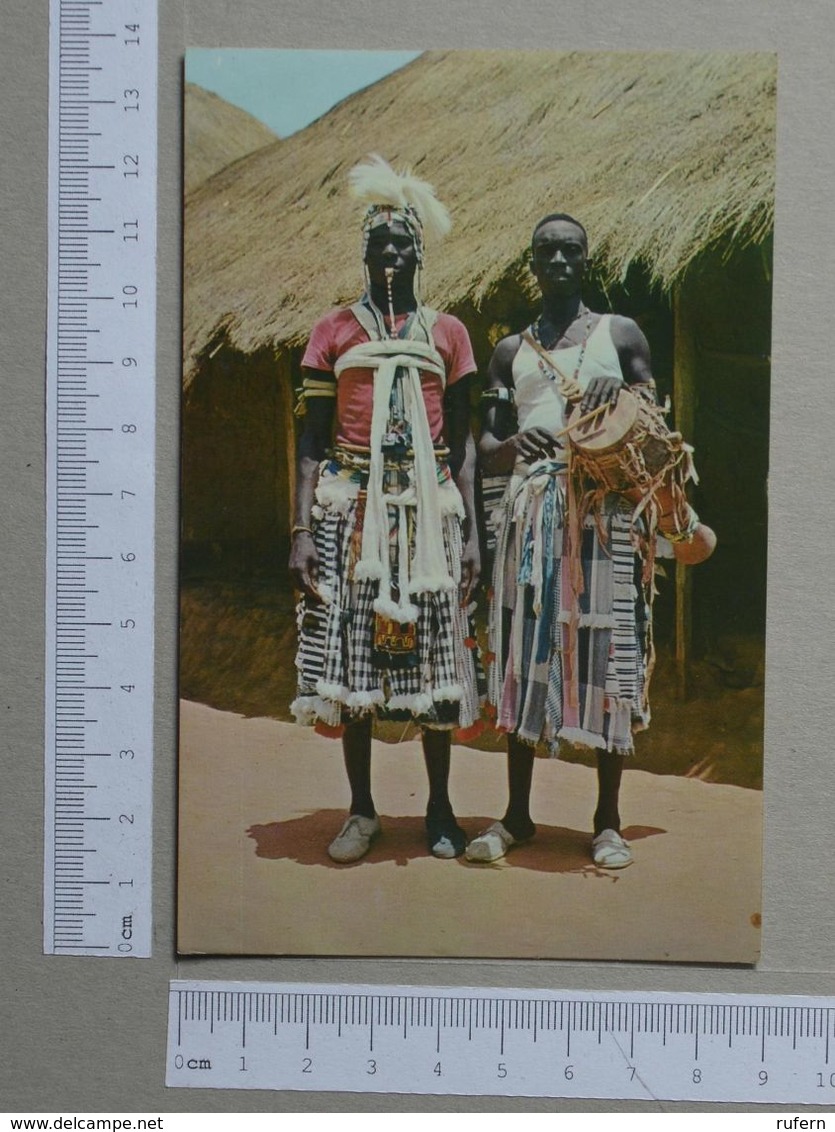 GUINÉ    - TOCADOR E BAILARINO  -  FARIM - 2 SCANS  - (Nº19975) - Guinea-Bissau