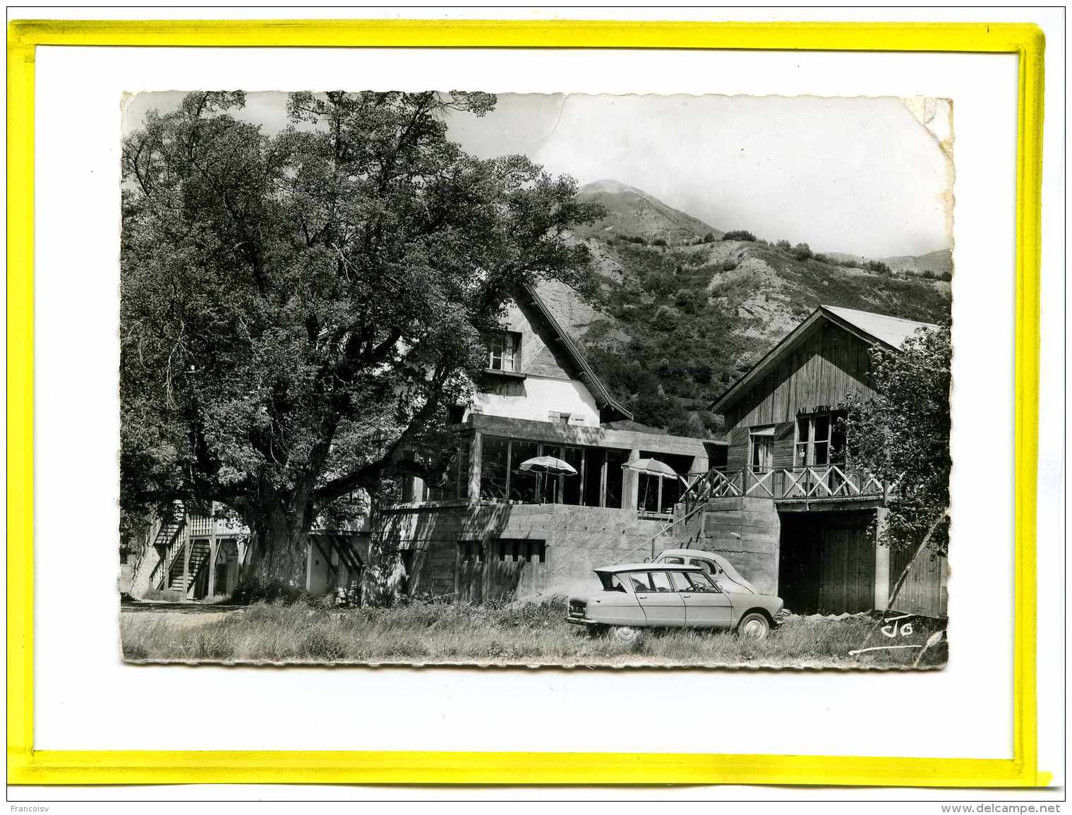 Seynes Les Alpes. "Le Vieux Tilleul"  Hotel Restaurant Salon De Thé.  Postée 196?  *etat : Plis * Citroen Ami 6 - Autres & Non Classés