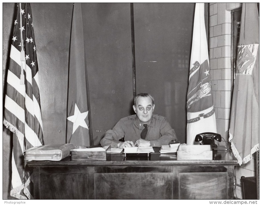 General Edward Sirois Assis A Son Bureau Yankee Division Ancienne Photo Annees 1950 - War, Military