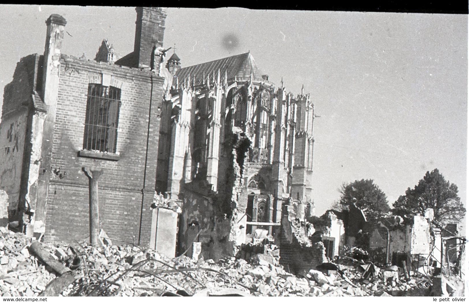 NEGATIF PHOTO ORIGINALE 39 / 45 WW2 WEHRMACHT FRANCE BEAUVAIS LA CATHEDRALE ET LA VILLE EN RUINE  LOT DE 5 NEGATIFS - War, Military