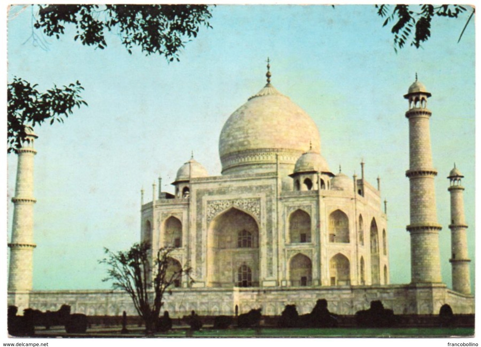 INDIA - CLOSE UP VIEW OF TAJ  MAHAHAL AT SUNRISE - AGRA / ISLAM - India