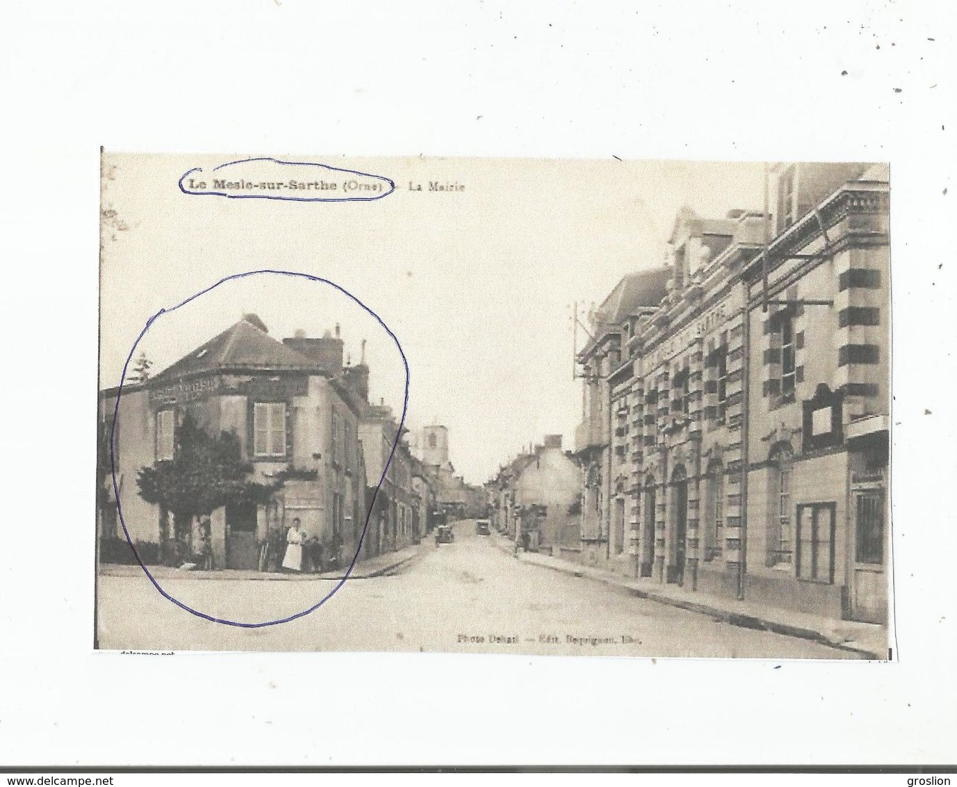 LE MESLE SUR SARTHE (ORNE)  CARTE PHOTO HABITATION OU MAGASIN  SITUES EN FACE DE LA MAIRIE ET A 50 M  DU GARAGE DORISON - Le Mêle-sur-Sarthe