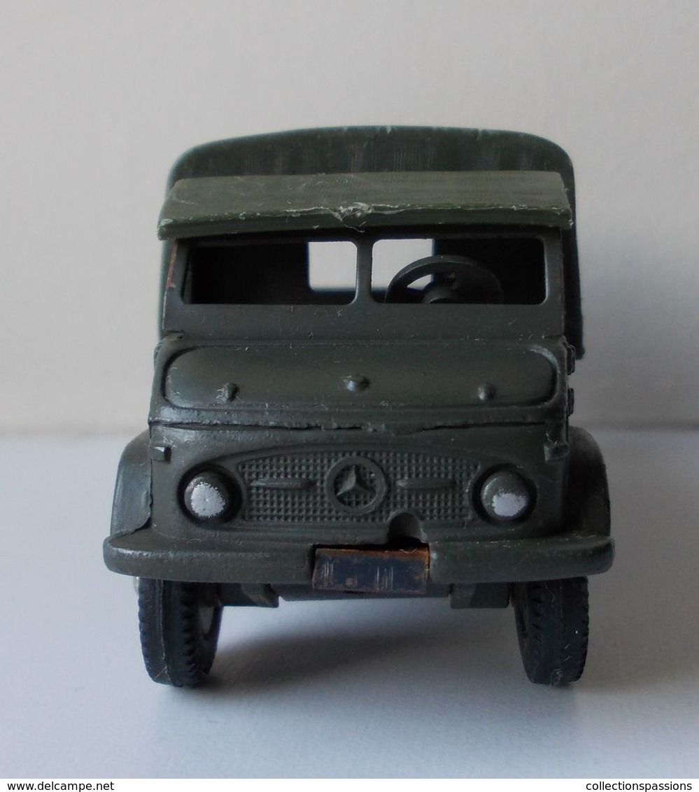 - Camion Militaire - MERCEDES. Tous Terrains - Dinky Toys - - Militares