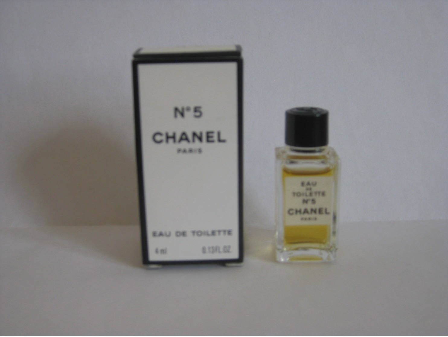 MINIATURE DE PARFUM N° 5  DE CHANEL EAU DE TOILETTE 4ML - Miniatures Femmes (avec Boite)