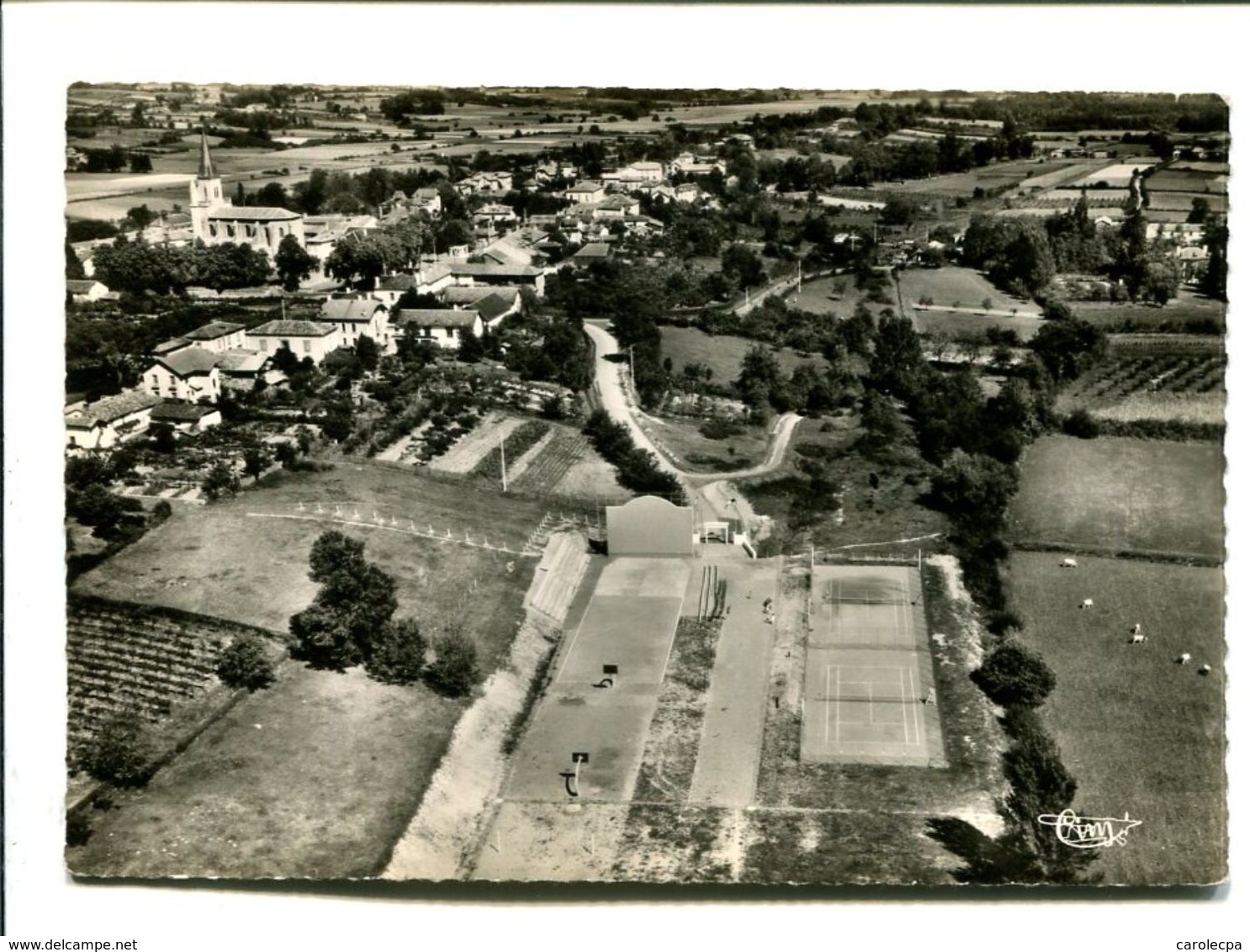 CP - GALAN (65)  VUE PANORAMIQUE AERIENNE LE TERRAIN DES SPORTS ET LE VILLAGE - Galan