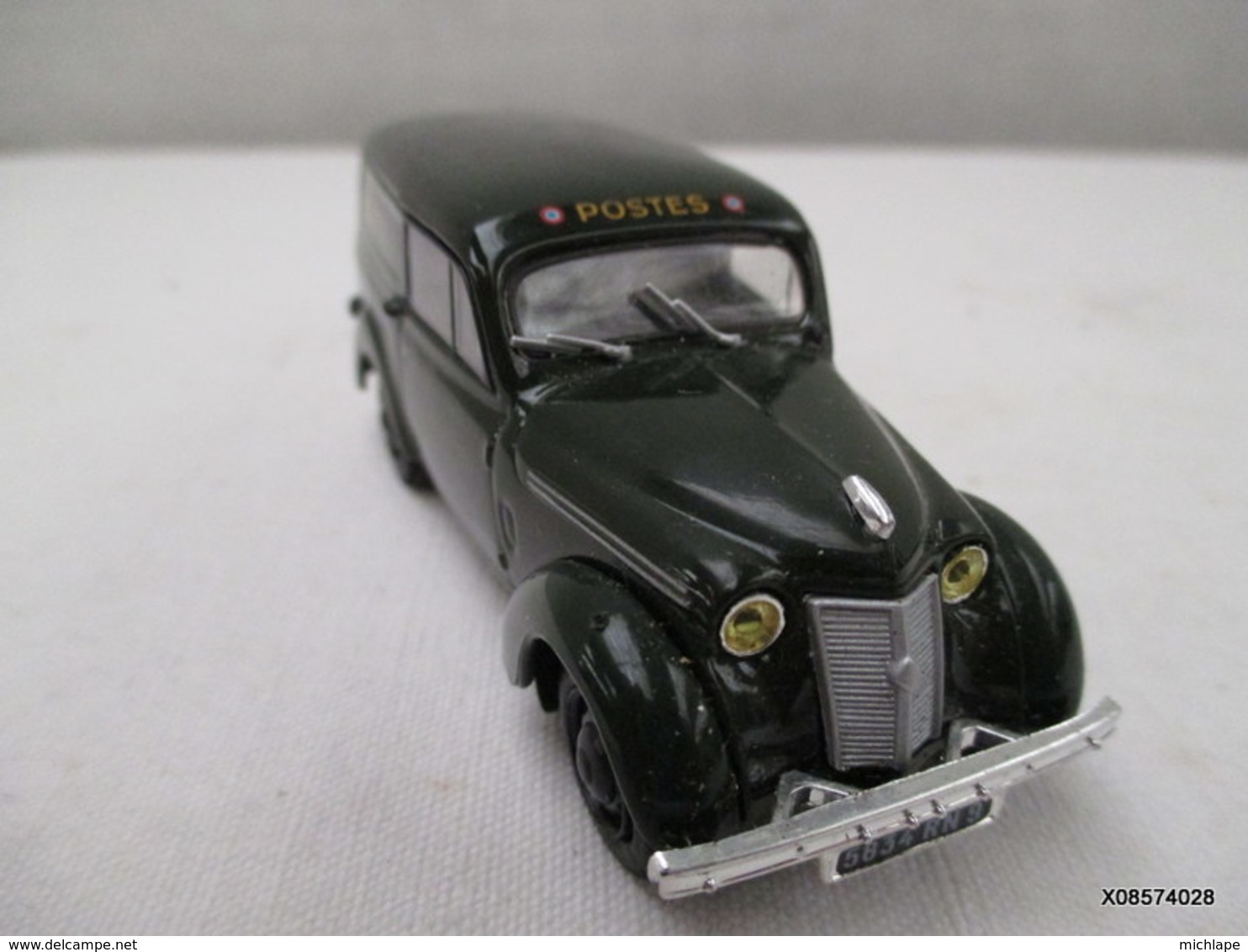 Voiture Miniature 1/43 Em  NOREV - Renault Juva 4  Peinture Verte  D'origine Poste   Etat Proche Du Neuf - Toy Memorabilia