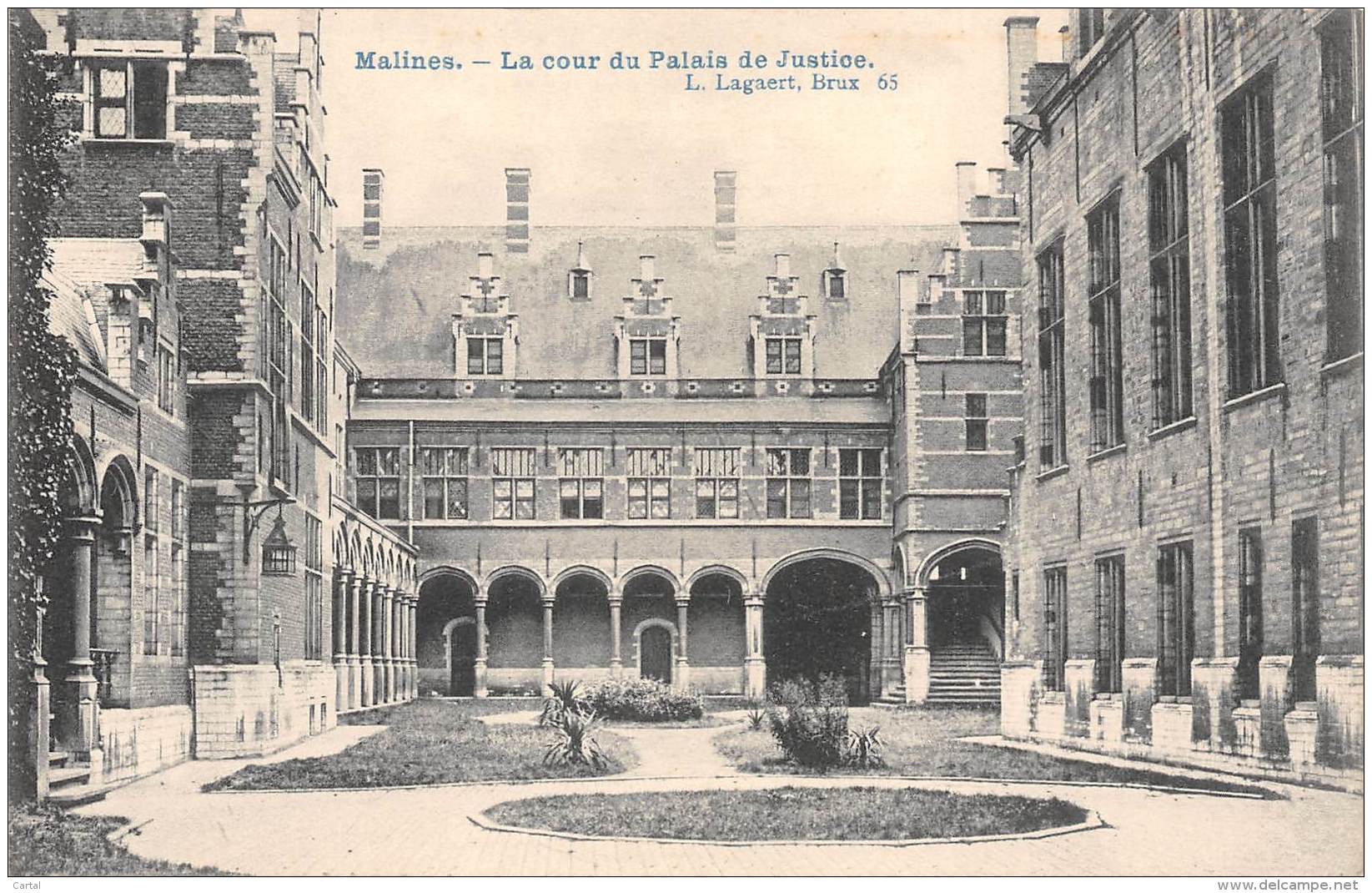 MALINES - La Cour Du Palais De Justice - Malines