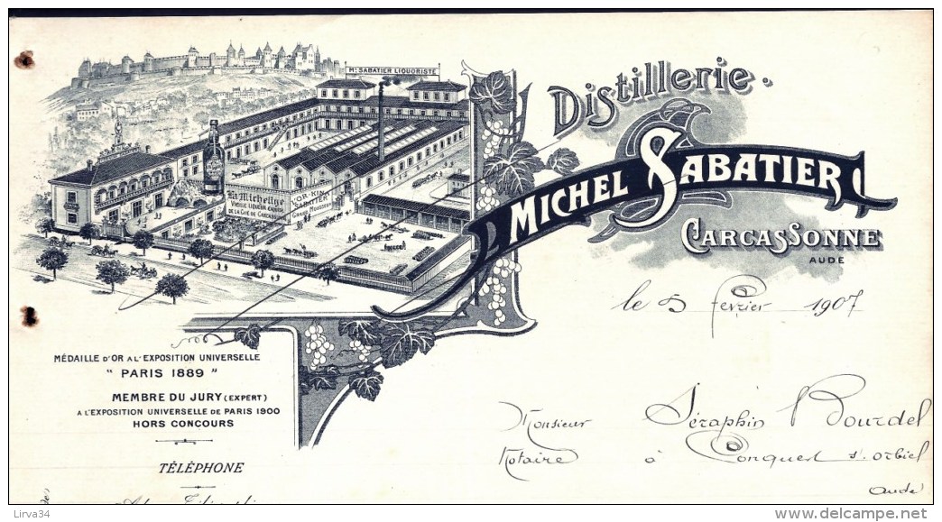 FACTURE OU LETTRE ANCIENNE DE CARCASSONNE- 1907- GRANDE DISTILLERIE- BELLE ILLUSTRATION- USINE ET BOUTEILLE- 2 SCANS- - Alimentare