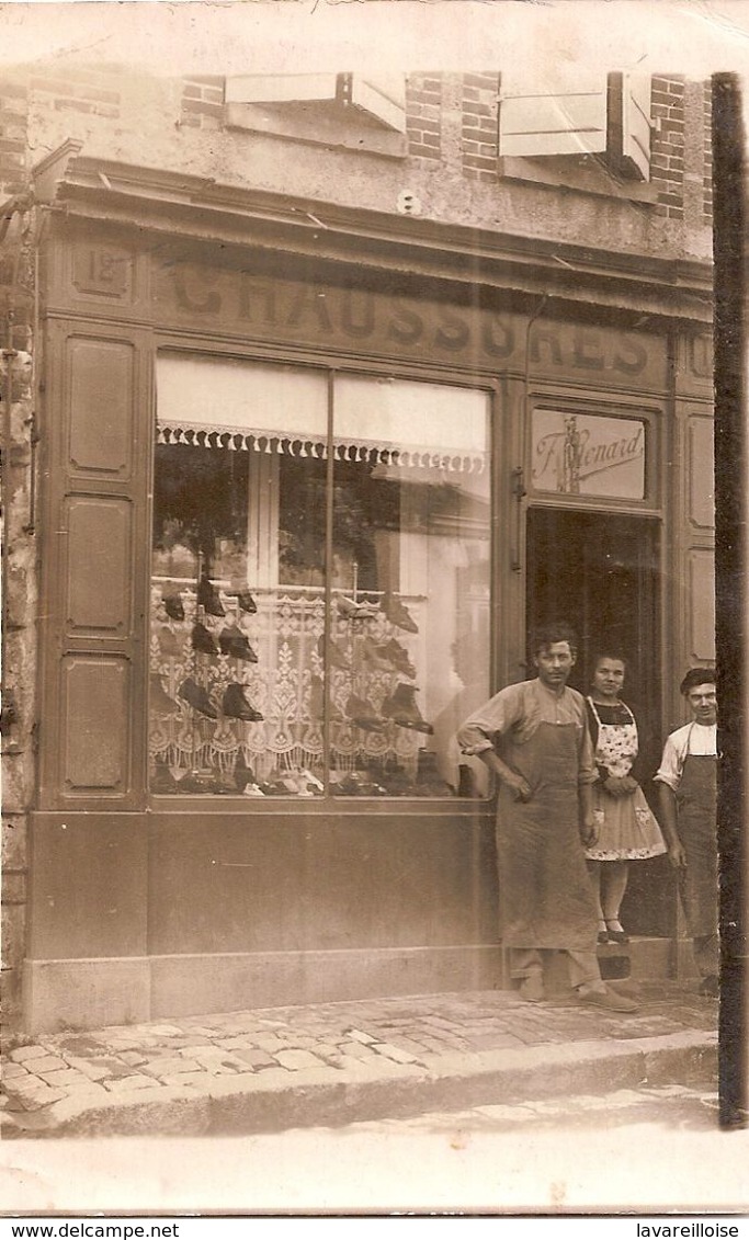 CPA 18 CARTE PHOTO ENVIRONS DE BOURGES MAGASIN DE CHAUSSURES ISSU D UN ALBUM DU CHER RARE BELLE CARTE !! - Autres & Non Classés