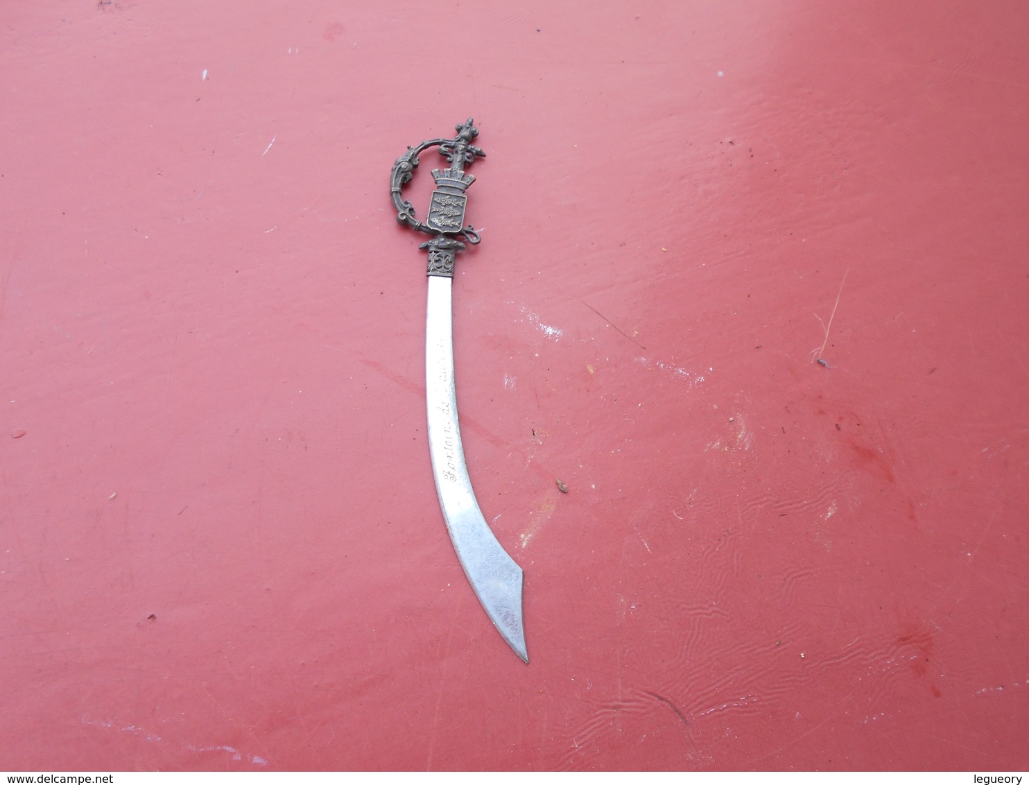 Ouvre Lettres  Sabre   ( Souvenir  Fontaine De Vaucluse  ) - Letter-opener