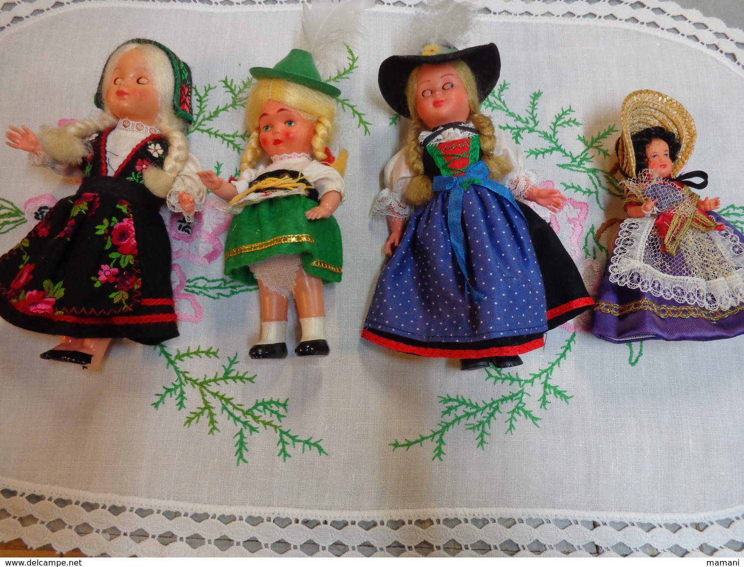 Lot De 4 Poupee  -poupee Avec Napperon - Dolls