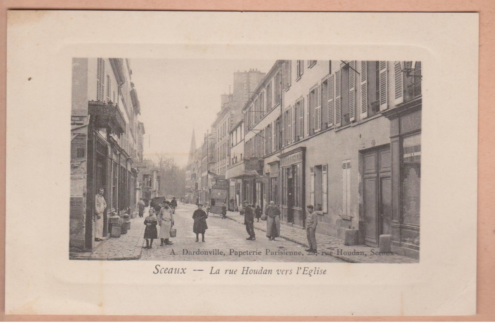 Sceaux - La Rue Houdan Vers L'Eglise - Sceaux