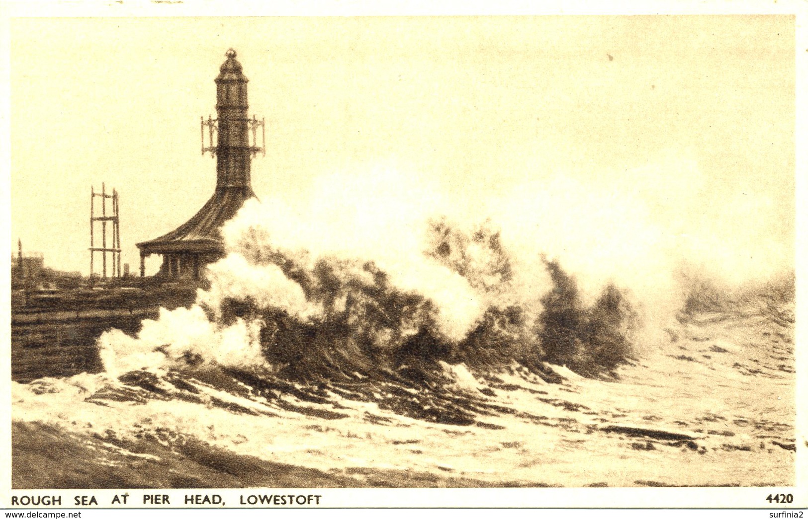 SUFFOLK - LOWESTOFT - ROUGH SEA AT PIER HEAD Suf382 - Lowestoft