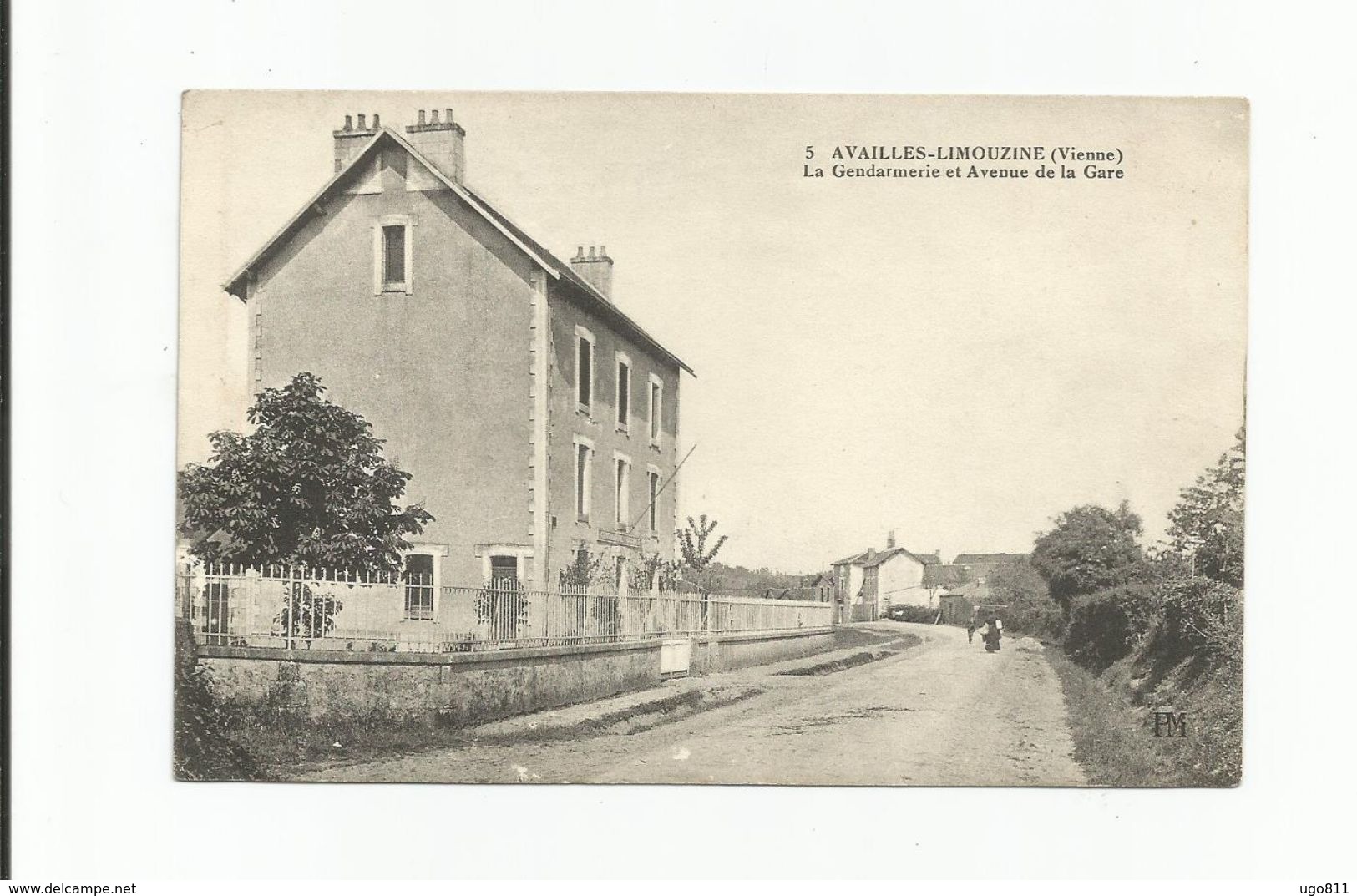 5  AVAILLES-LIMOUZINE    -  La Gendarmerie Et Avenue De La Gare - Availles Limouzine