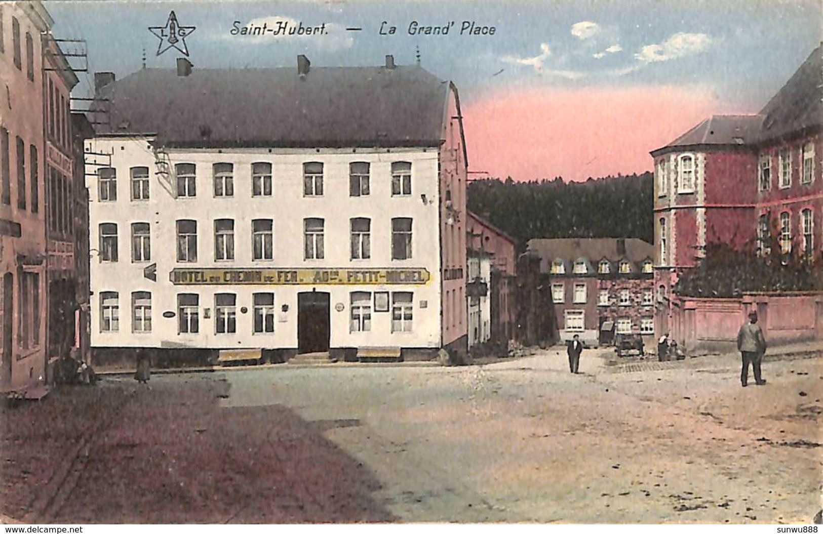 Saint-Hubert - La Grand'Place (animée, Colorisée, Hôtel Du Chemin De Fer, Emile Dumont) - Saint-Hubert