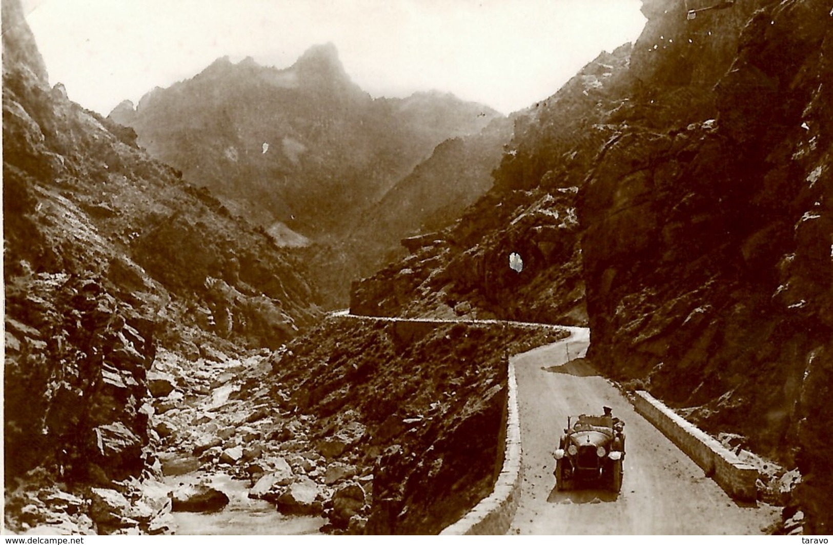 CORSE - CALACUCCIA (NIOLO) - Automobile Décapotable Dans Le Défilé De La Scala Santa-Regina - Années 1920/30 - Autres & Non Classés