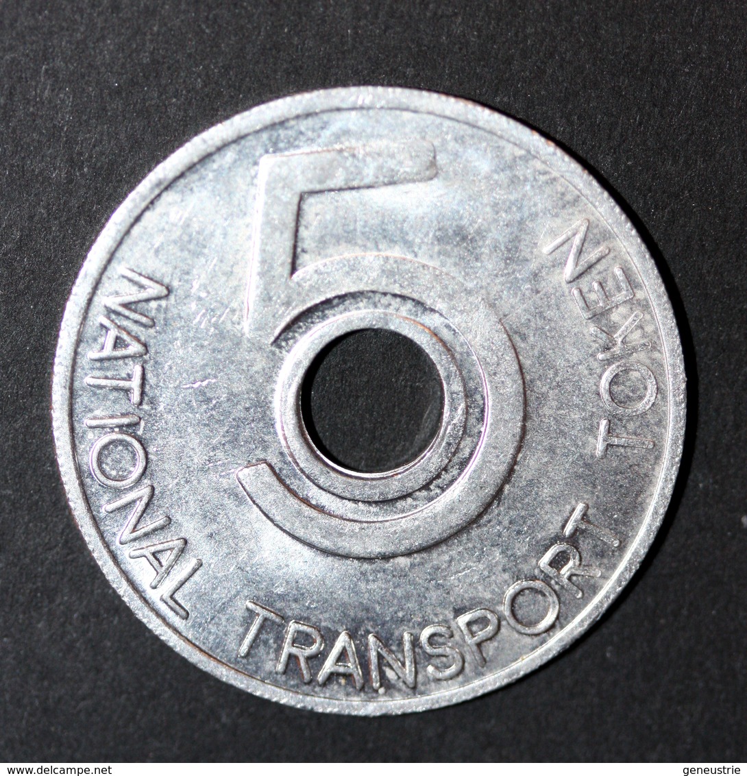 Jeton De Nécessité 5 Pence Transport Britannique Ticket De Bus Et Métro "5 - National Transport Token" - Professionnels/De Société