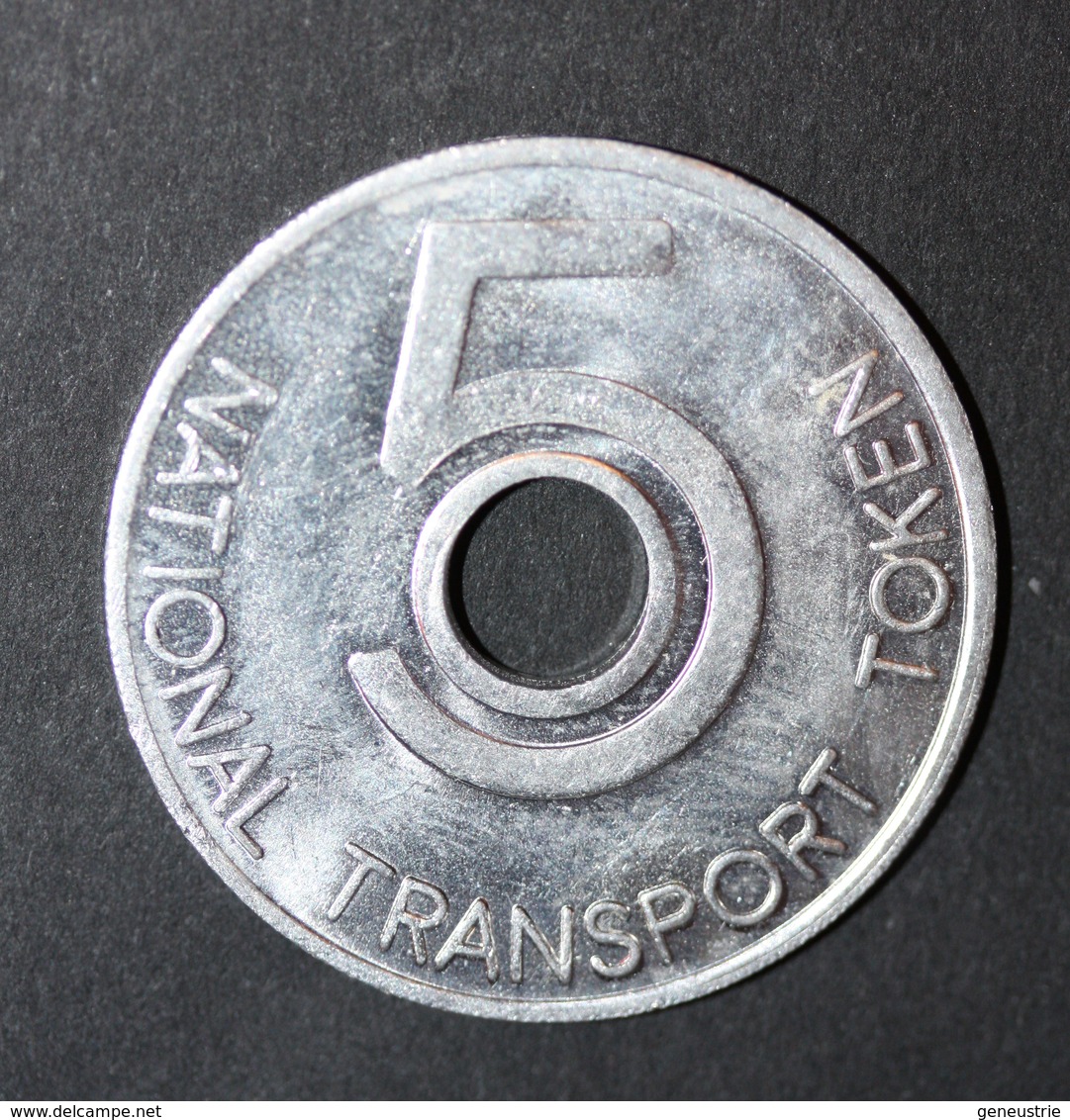 Jeton De Nécessité 5 Pence Transport Britannique Ticket De Bus Et Métro "5 - National Transport Token" - Professionnels/De Société