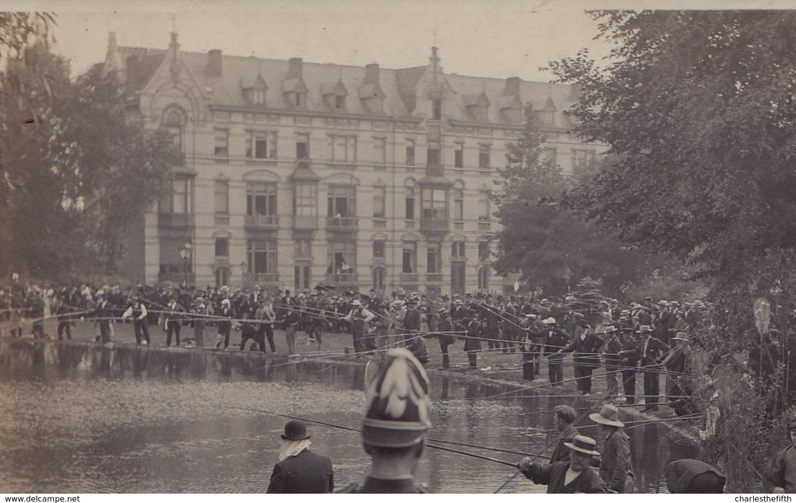 A IDENTIFIER - AUTHENTIEKE FOTO 1897 - CONCOURS DE PÊCHE A LA LIGNE - 12 X 8.5cm PHOTO AUTHENTIQUE - Bruxelles ? - A Identifier
