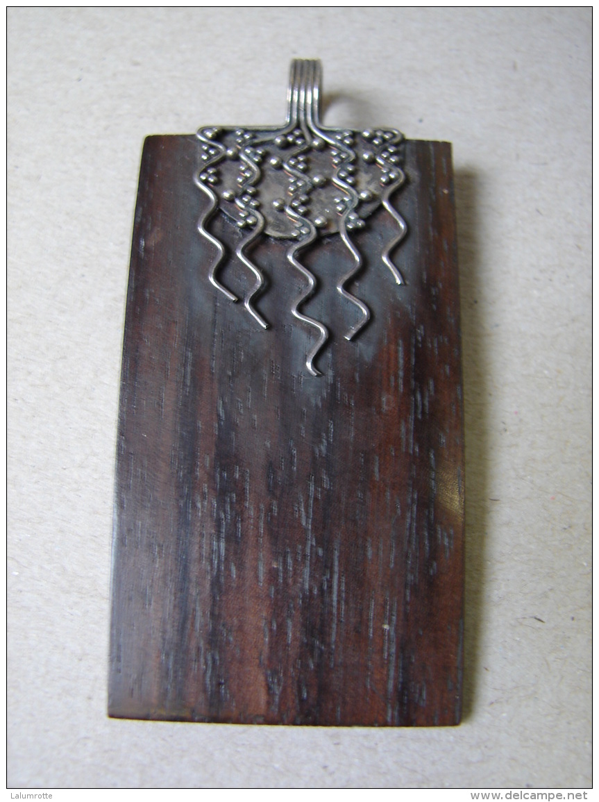 MW. 156. Pendentif En Bois Et Argent 925. - Pendentifs