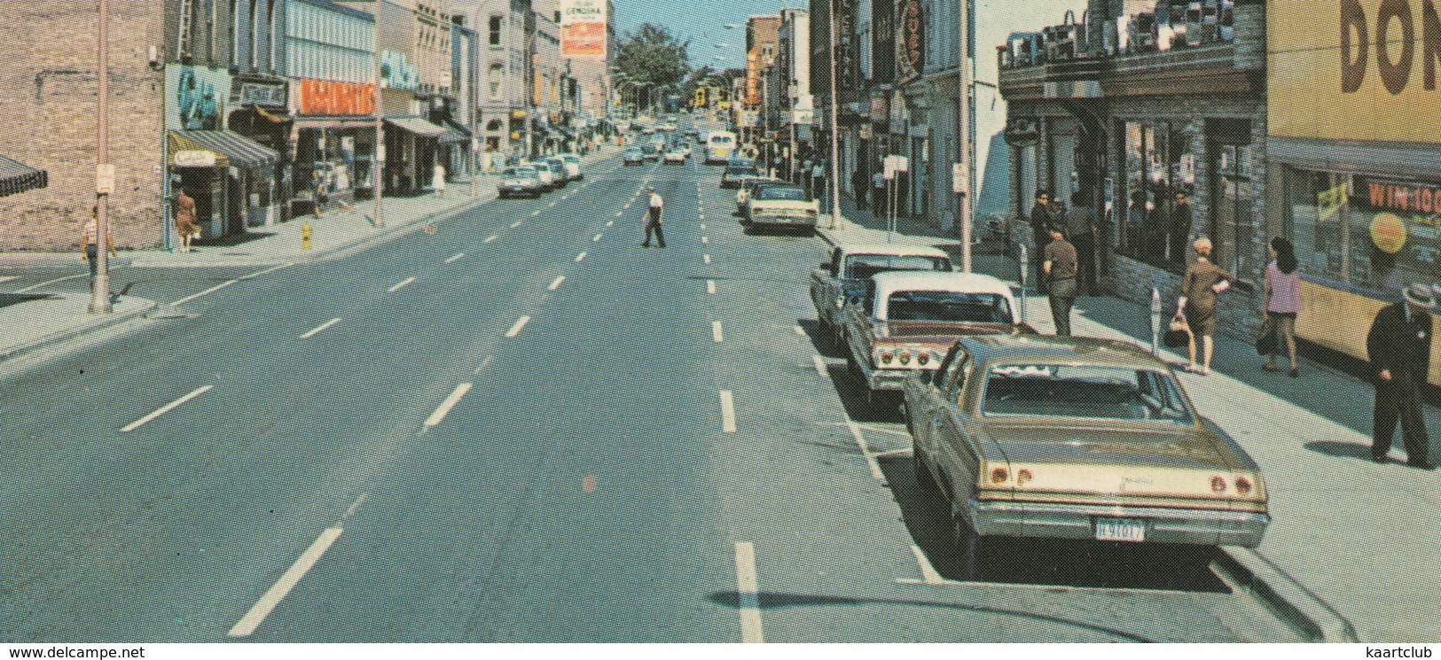 Oshawa: CHEVROLET BEL AIR '65 & IMPALA SPORT SEDAN '61 - The Lancaster Hotel - King Street - (Canada) - Toerisme