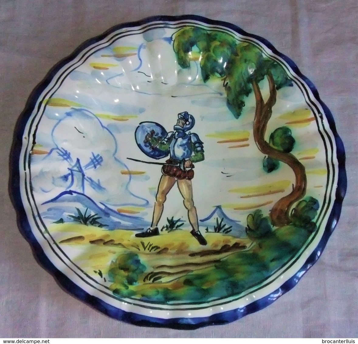 2 ANTIGUOS PLATOS DE CERÁMICA CON DON QUIJOTE Y SANCHO PANZA- 2 OLD CERAMIC PLATES WITH DON QUIXOTE AND SANCHO PANZA - Talavera/Toledo (ESP)