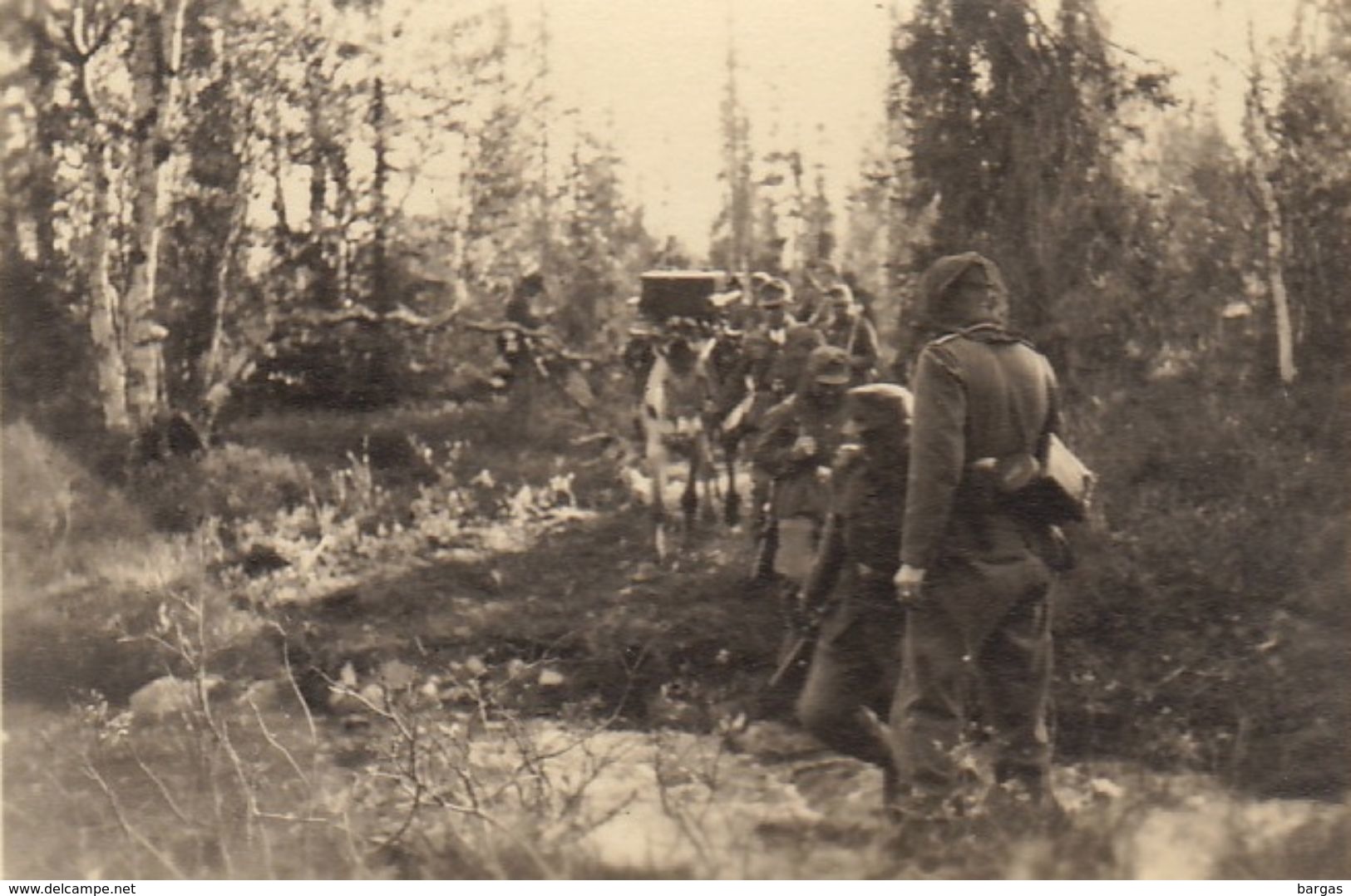 2 Photo Guerre Groupe Militaire Allemand Camp Convoi 1941 - Guerre, Militaire