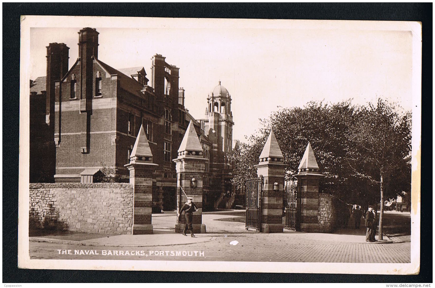 PORTSMOUTH  -ENGLAND - The Naval Barracks  -  Recto Verso- Paypal Free - Portsmouth