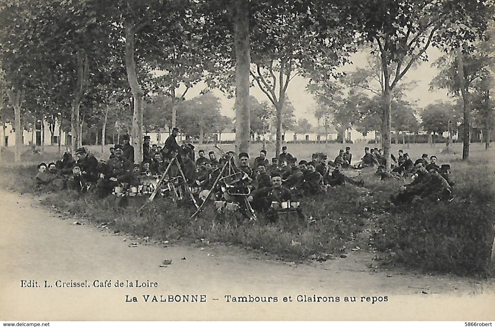 CARTE POSTALE ORIGINALE ANCIENNE : CAMP MILITAIRES DE LA VALBONNE TAMBOURS ET TROMPETTES AU REPOS ANIMEE AIN (01) - Manovre