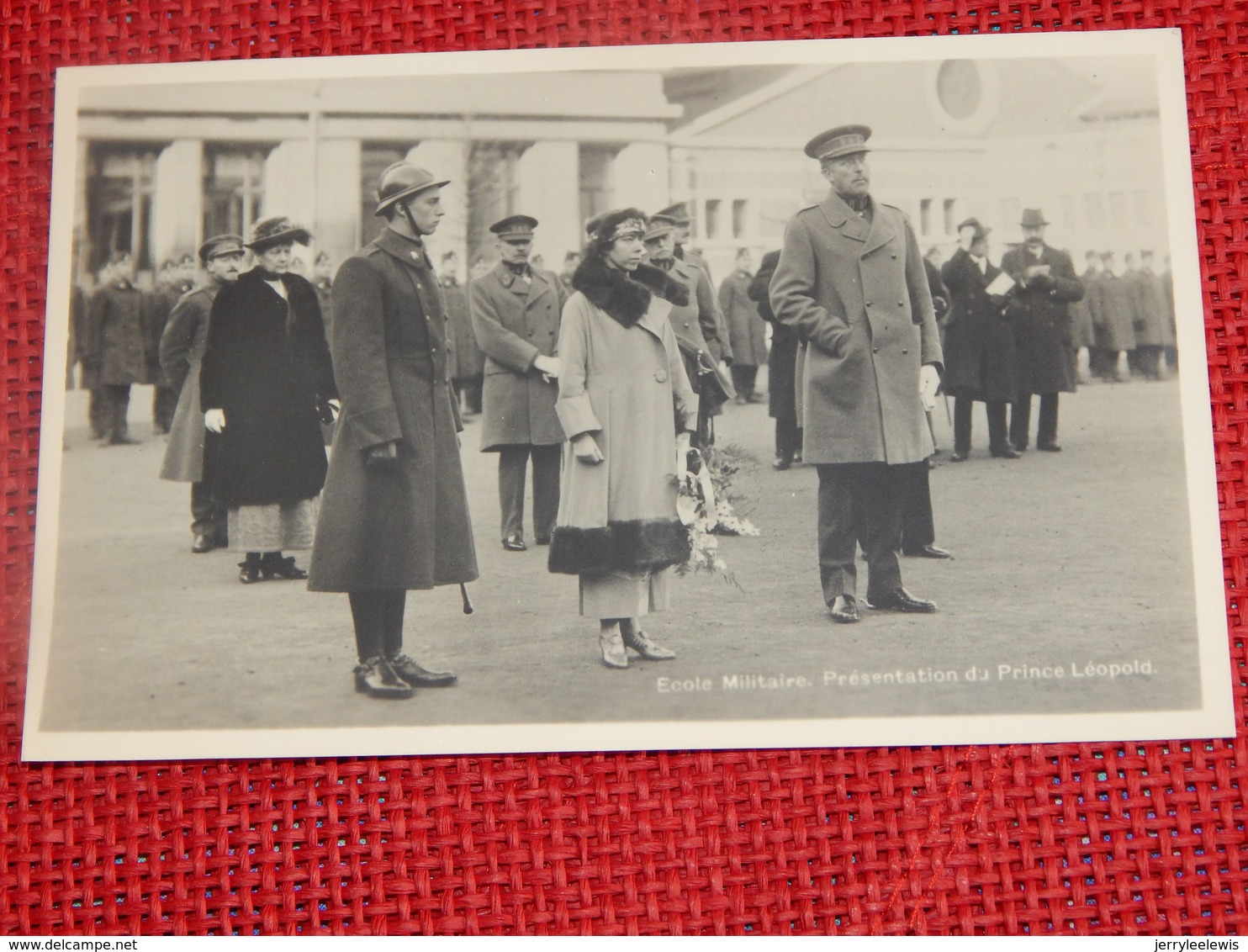 ROI ALBERT Et REINE ELISABETH - Présentation à L'Ecole Militaire Du Prince Léopold - Familles Royales