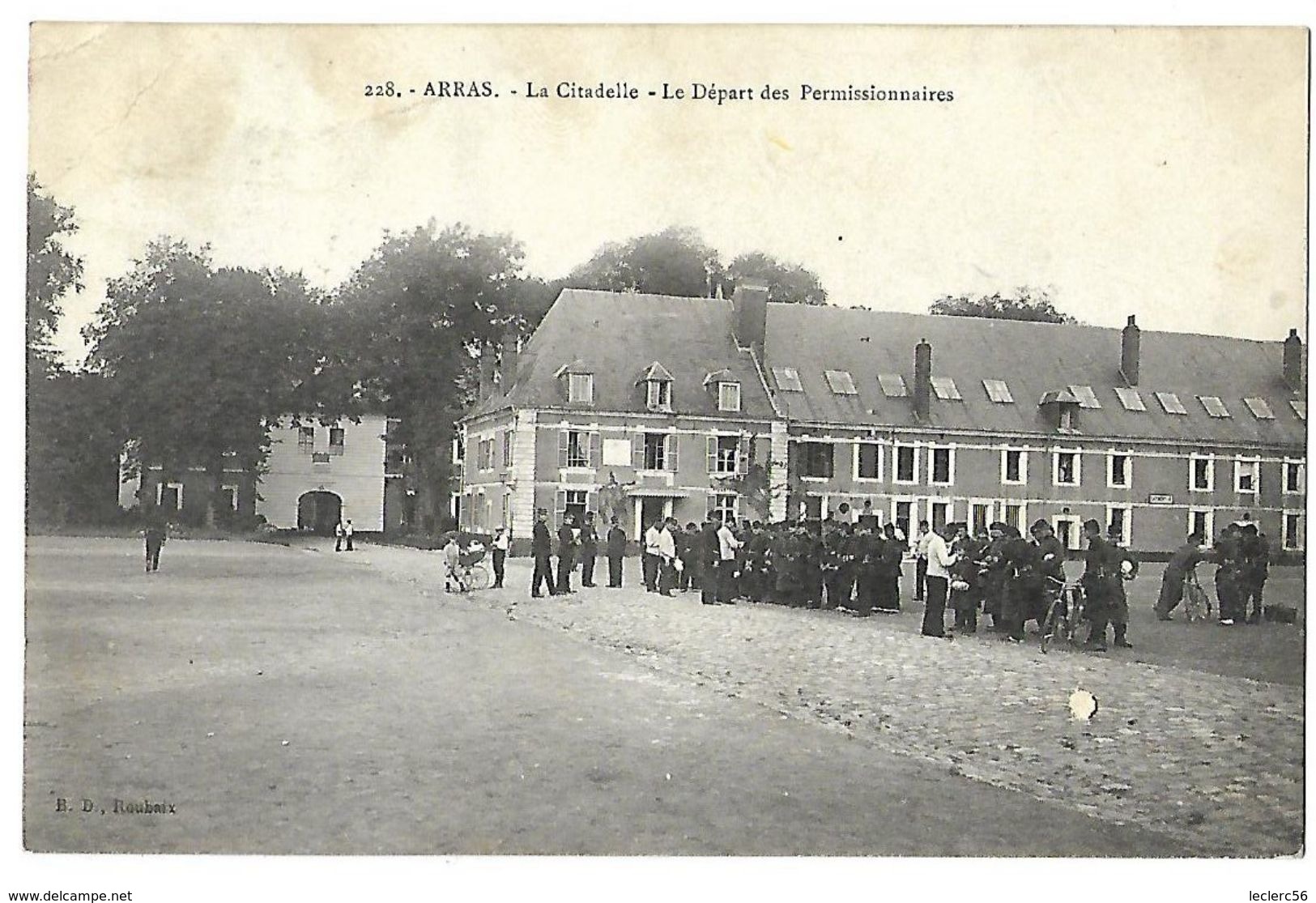 ARRAS LA CITADELLE LE DEPART DES PERMISSIONNAIRES CPA 2 SCANS - Arras