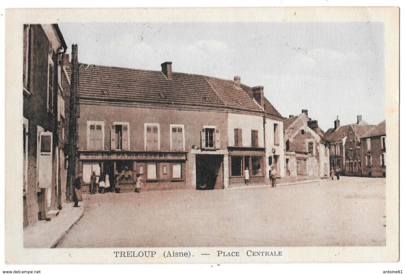 TRELOUP - Place Centrale (façade Le Familistère) - Colorisée - Autres & Non Classés