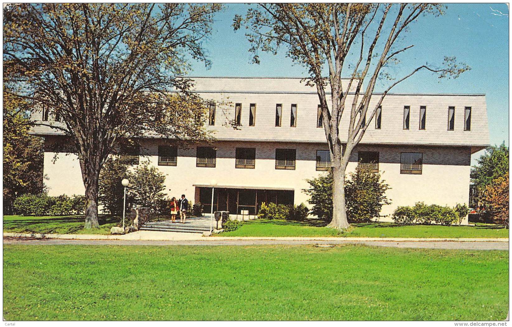 Ballentine Hall Houses The College Of Business Administration Of The University Of Rhode Island. - Autres & Non Classés