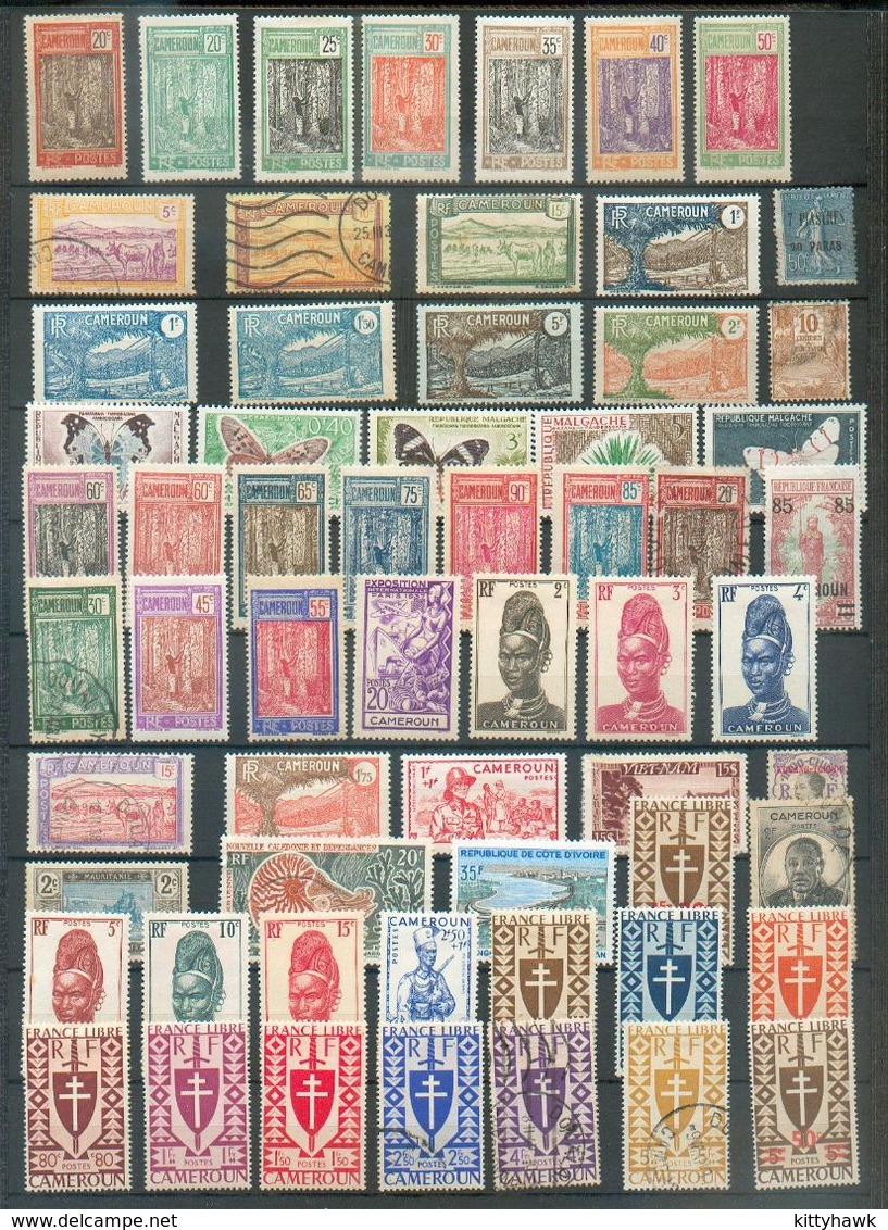 ALB 2 - Dans Un Classeur Fond Noir 32 Pages, Plus De 1600 Timbres Anciennes Colonies Françaises - Collections