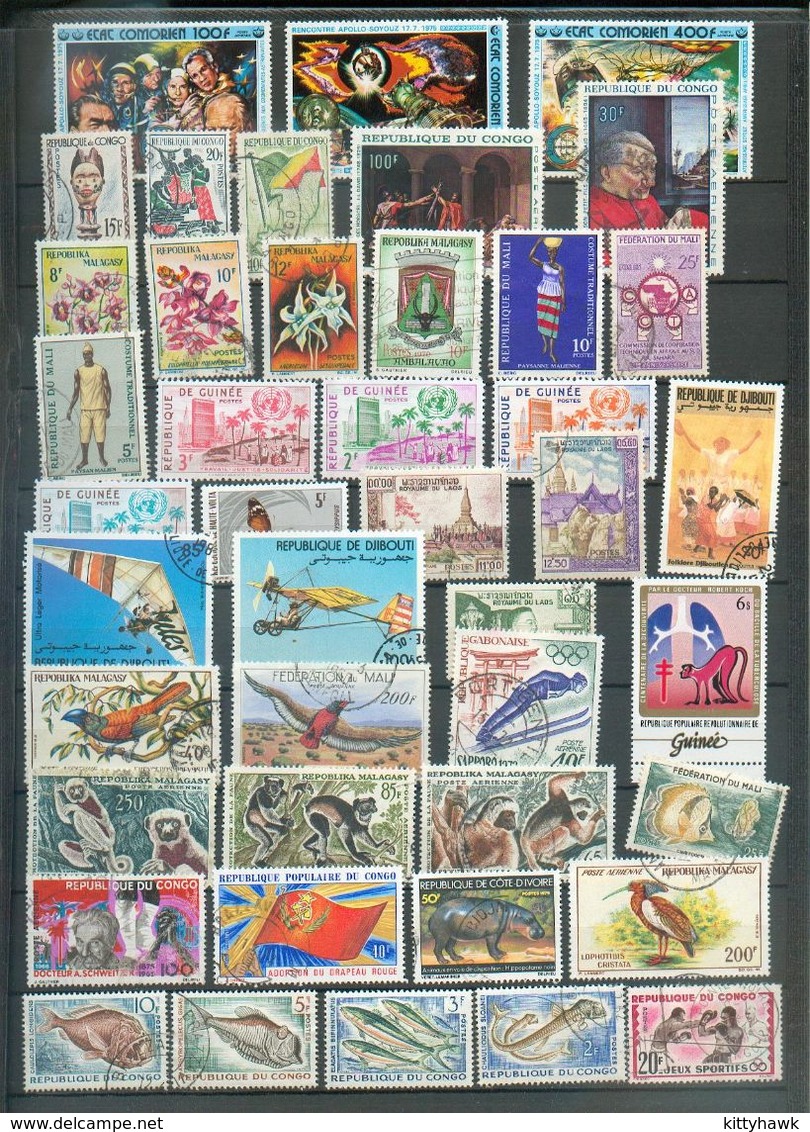 ALB 2 - Dans un classeur fond noir 32 pages, plus de 1600 timbres anciennes colonies françaises